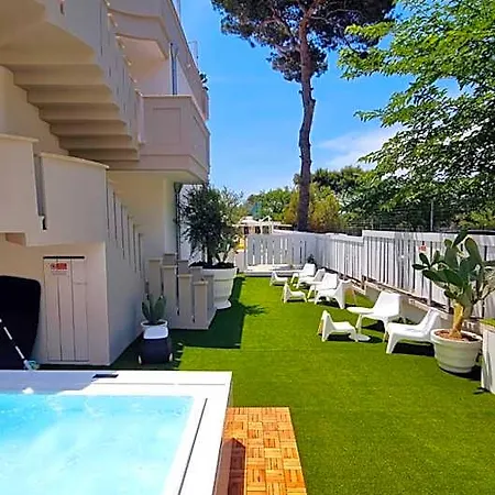 The Garden Aparthotel 3*